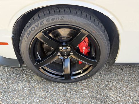 Used 2017 Dodge Challenger SRT Hellcat RWD image 26