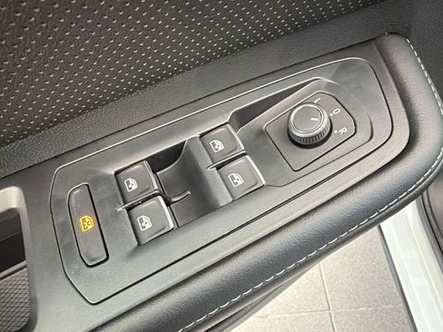 New 2026 Volkswagen Atlas Cross Sport SE AWD/4WD image 13