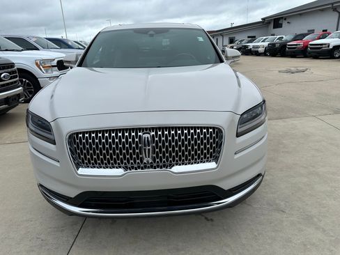 Used 2023 Lincoln Nautilus Reserve AWD/4WD image 2