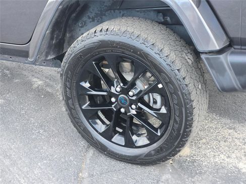 Used 2024 Jeep Wrangler Sahara image 18