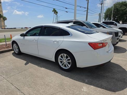 Used 2017 Chevrolet Malibu LT FWD image 3