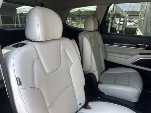 Used 2024 Kia Telluride S w/ S Sunroof Package FWD image 15