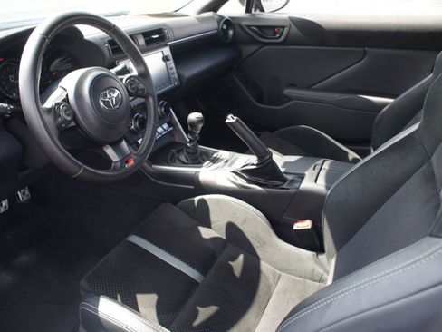 Used 2023 Toyota GR86 Premium RWD image 7