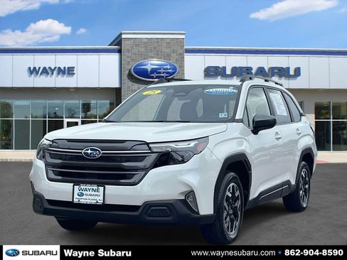 Used 2025 Subaru Forester Premium image 2