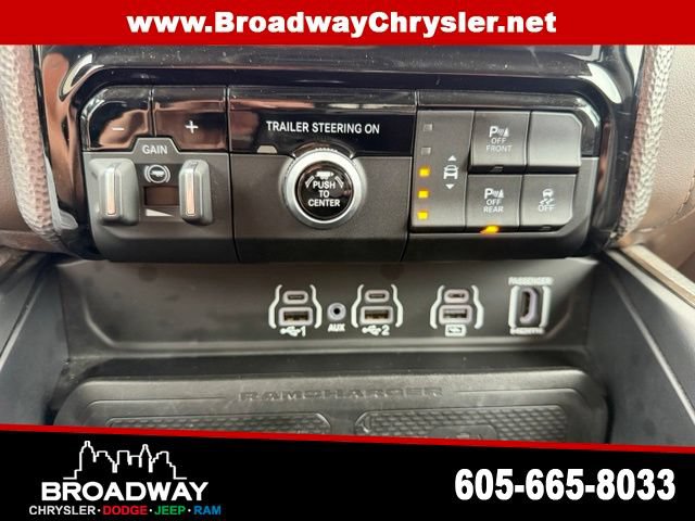 Used 2025 RAM 1500 Limited w/ Trailer Tow Group AWD/4WD image 18