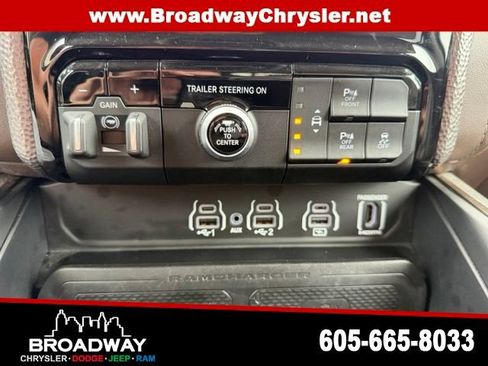 Used 2025 RAM 1500 Limited w/ Trailer Tow Group AWD/4WD image 18
