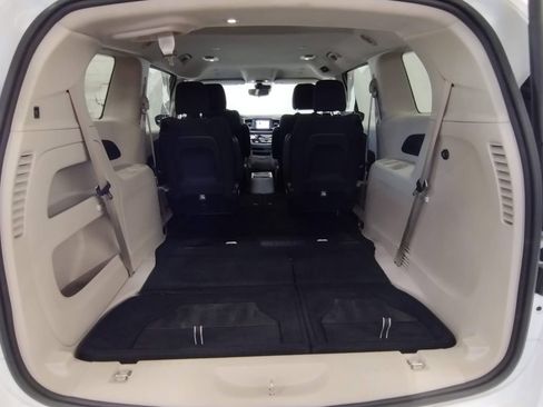Used 2023 Chrysler Voyager LX FWD image 17