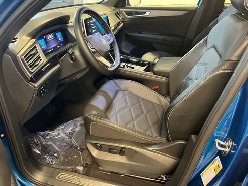 Used 2024 Volkswagen Atlas Cross Sport SE FWD image 7