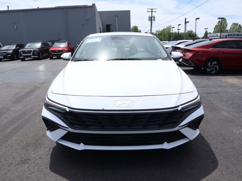 New 2026 Hyundai Elantra Limited FWD image 10