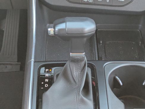 Used 2026 Kia Carnival EX image 23