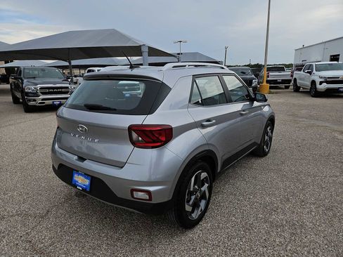 Used 2025 Hyundai Venue SEL image 8