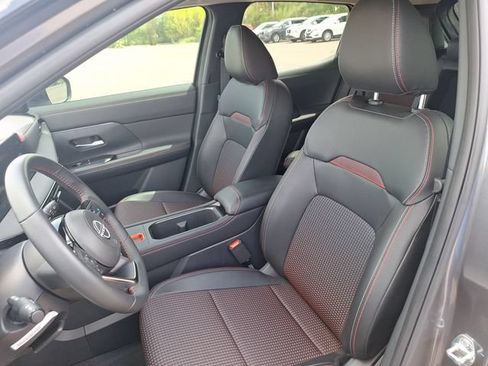 Certified 2025 Nissan Kicks SR FWD image 10