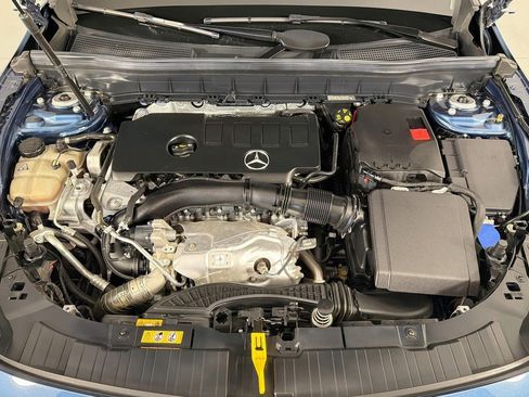 Used 2023 Mercedes-Benz GLB 250 image 11