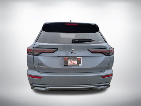 New 2025 Mitsubishi Outlander SE image 4