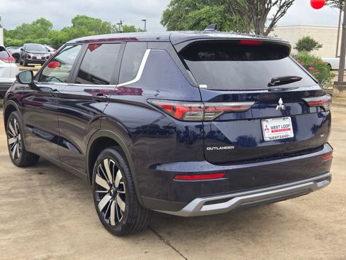 Used 2025 Mitsubishi Outlander SE FWD image 3