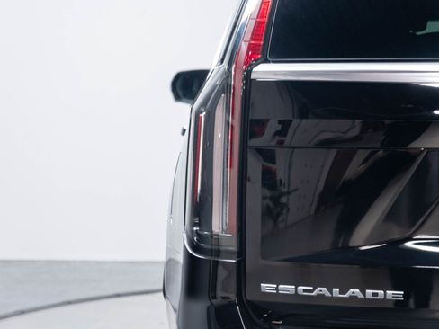 Used 2024 Cadillac Escalade Premium Luxury Platinum AWD/4WD image 34