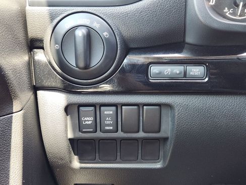 Used 2023 Nissan Titan SV w/ SV Convenience Package AWD/4WD image 27