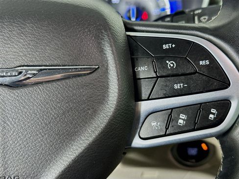 Used 2022 Chrysler Pacifica Limited image 14