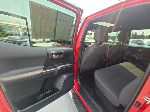 Certified 2017 Toyota Tacoma TRD Off-Road w/ Premium & Technology Package AWD/4WD image 15