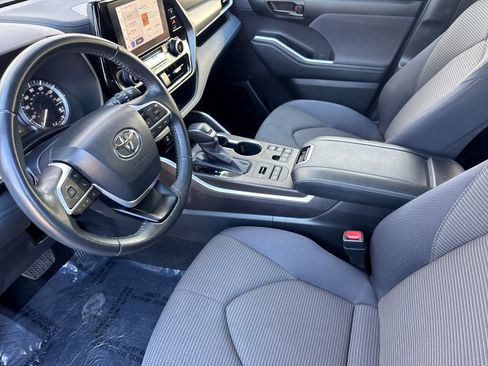 Used 2024 Toyota Highlander LE image 9