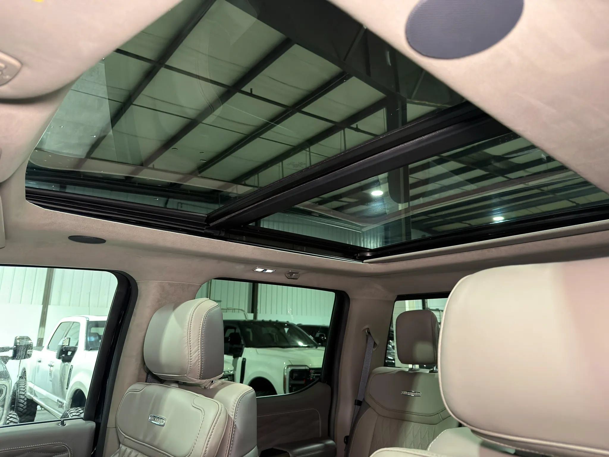 Used 2027 Ford F450 Platinum w/ Platinum Plus Package AWD/4WD image 34