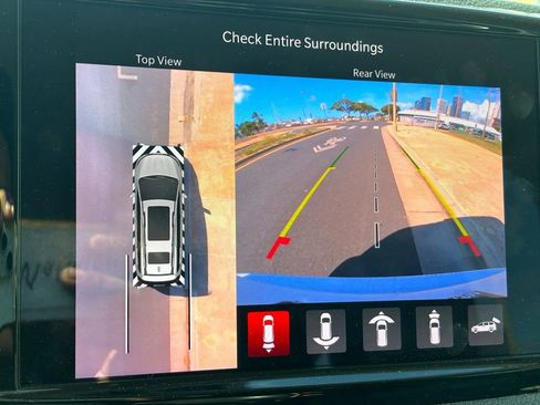 Used 2022 Chrysler Pacifica Touring-L w/ Uconnect Theater Family Group image 19