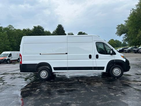 Used 2024 RAM ProMaster 3500 w/ Storage Group FWD image 8