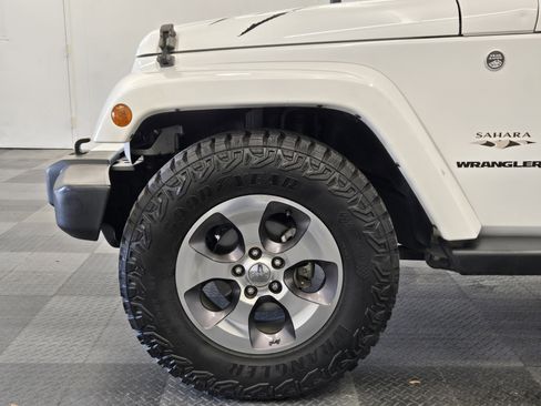 Used 2016 Jeep Wrangler Sahara w/ Connectivity Group image 9