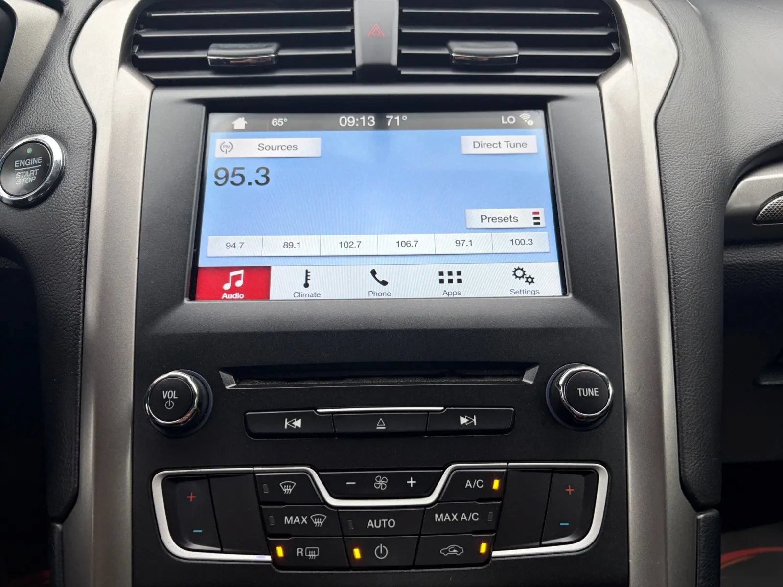 Used 2017 Ford Fusion SE w/ Fusion SE Technology Package FWD image 23