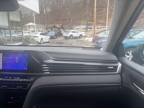 Used 2025 Toyota Camry LE image 34