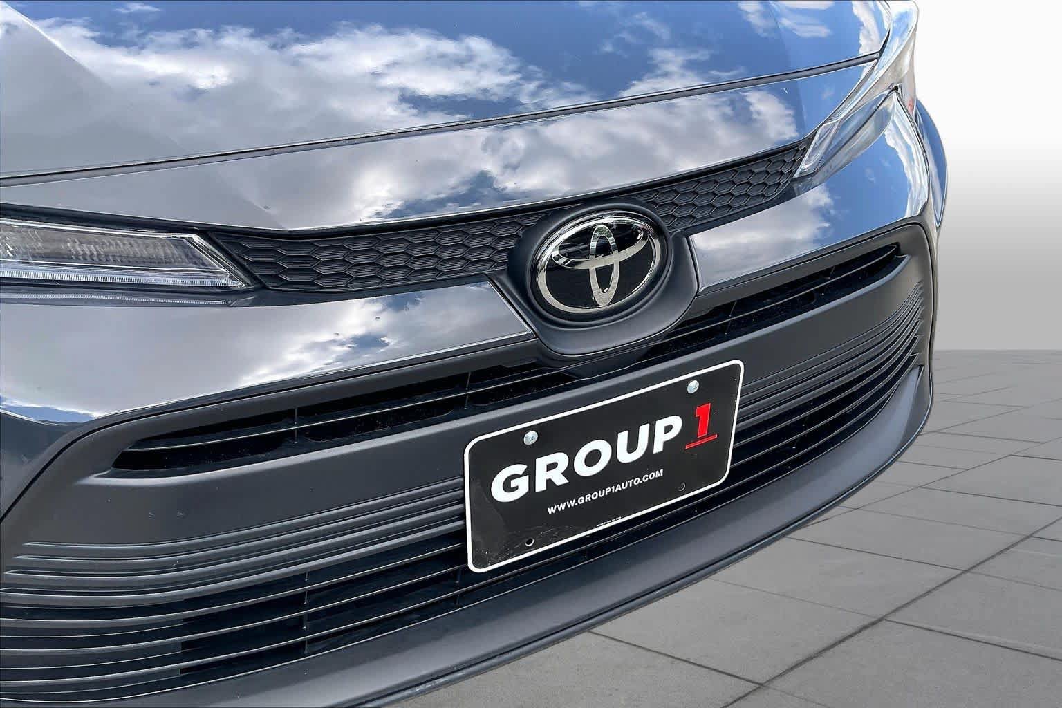 Used 2025 Toyota Corolla LE FWD image 29