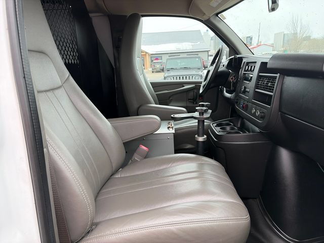 Used 2014 Chevrolet Express 2500 RWD image 22