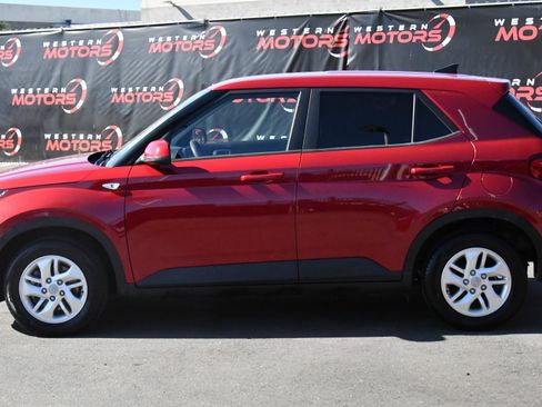 Used 2022 Hyundai Venue SE w/ Cargo Package FWD image 4