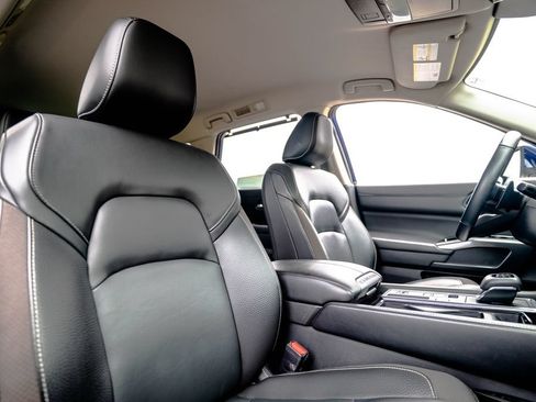 Used 2023 Nissan Pathfinder SL FWD image 18