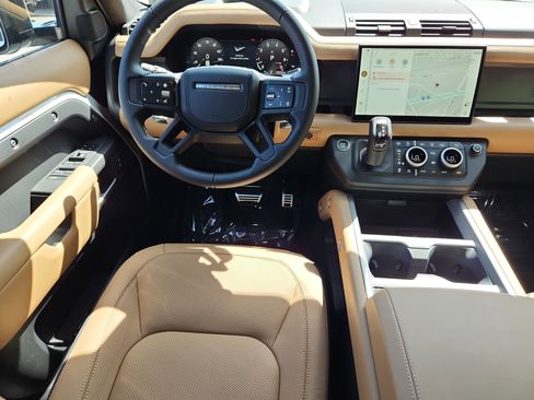 New 2025 Land Rover Defender 110 V8 image 4
