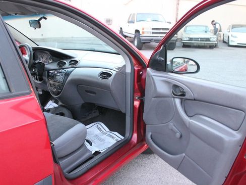 Used 2004 Ford Focus LX FWD image 30