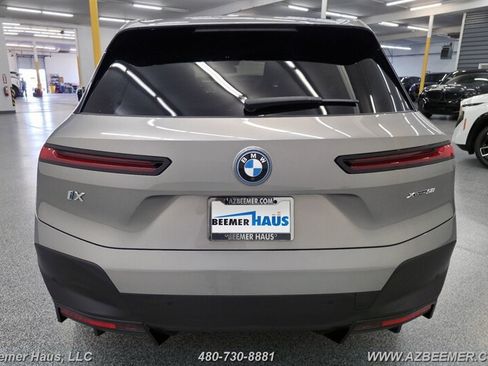 Used 2024 BMW iX xDrive50 w/ Premium Package AWD/4WD image 7