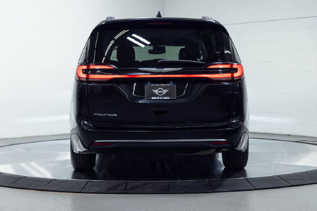 Used 2022 Chrysler Pacifica Touring-L FWD image 7