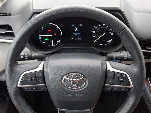 Used 2024 Toyota Sienna XLE w/ XLE Plus Package AWD/4WD image 21