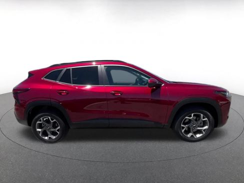 Used 2025 Chevrolet Trax LT FWD image 16