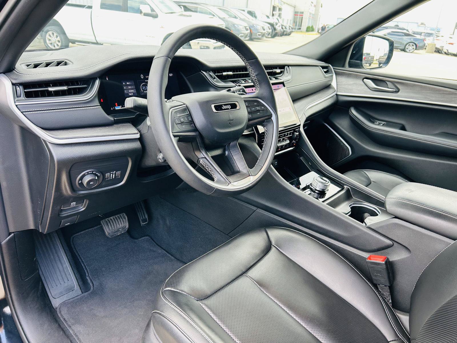 Used 2024 Jeep Grand Cherokee Limited w/ Luxury Tech Group II AWD/4WD image 20
