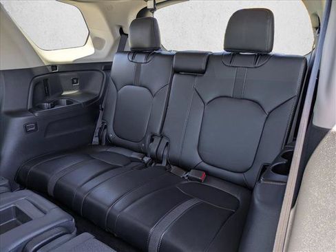 Used 2024 Honda Pilot Touring image 21