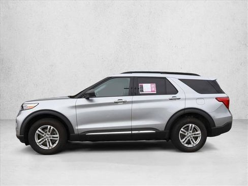 Used 2022 Ford Explorer XLT w/ Class IV Trailer Tow Package AWD/4WD image 8