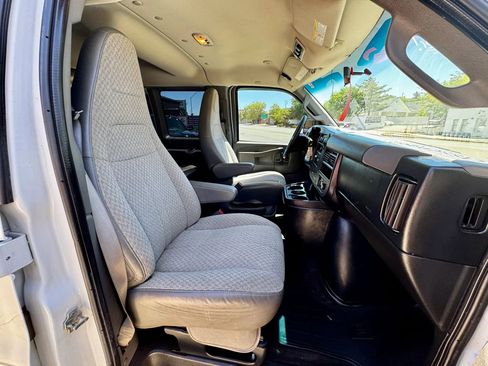 Used 2017 Chevrolet Express 3500 LT w/ LT Preferred Equipment Group RWD image 20