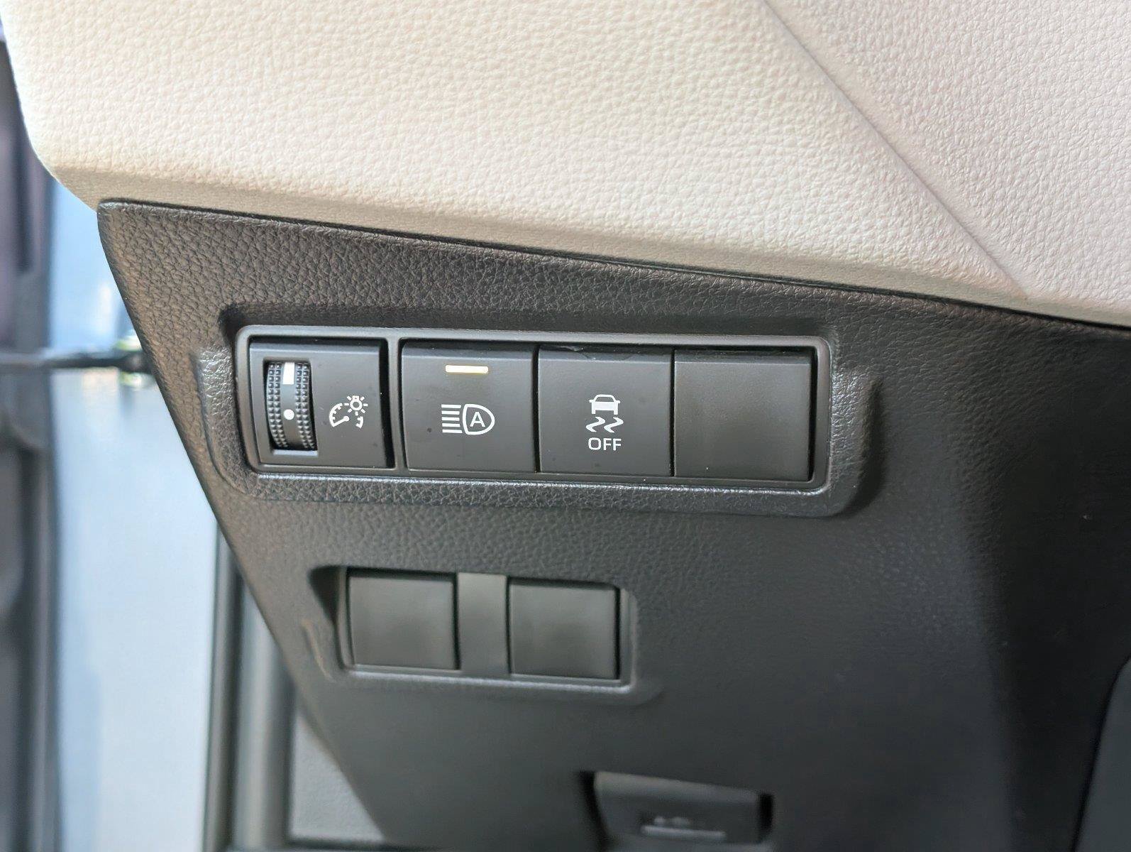 Used 2026 Toyota Corolla Cross L FWD image 29