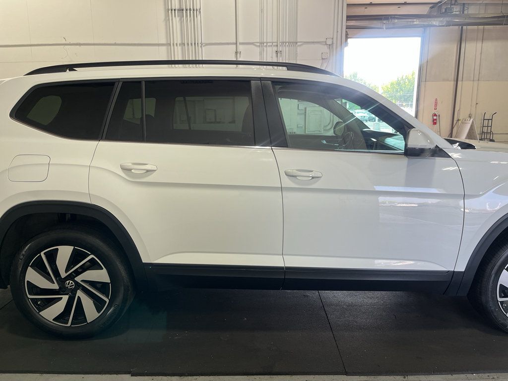 Used 2025 Volkswagen Atlas SE AWD/4WD image 9