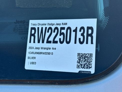 Used 2024 Jeep Wrangler Unlimited AWD/4WD image 3