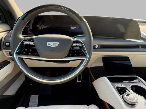 New 2026 Cadillac Vistiq Luxury image 3