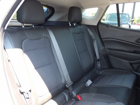 Used 2025 Chevrolet Trax LT FWD image 15