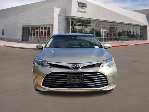 Used 2017 Toyota Avalon XLE image 2